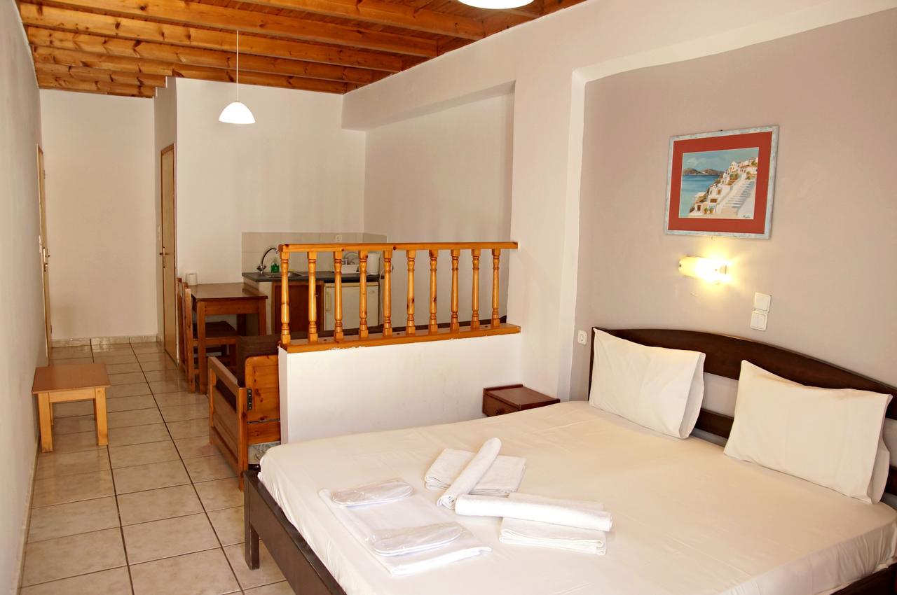 Madares Hotel Loutro Exterior photo