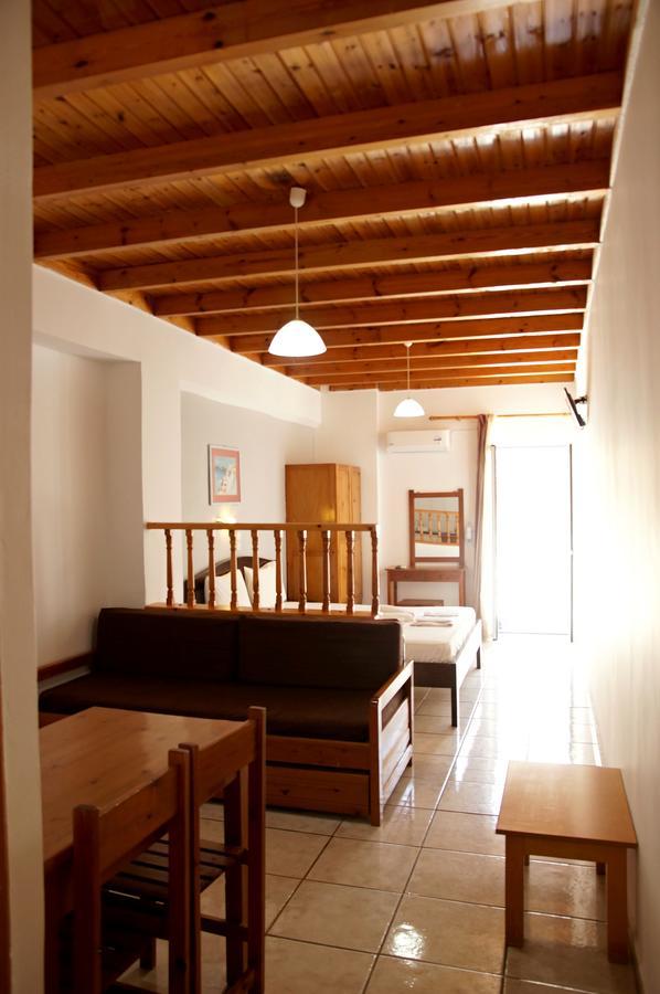 Madares Hotel Loutro Exterior photo