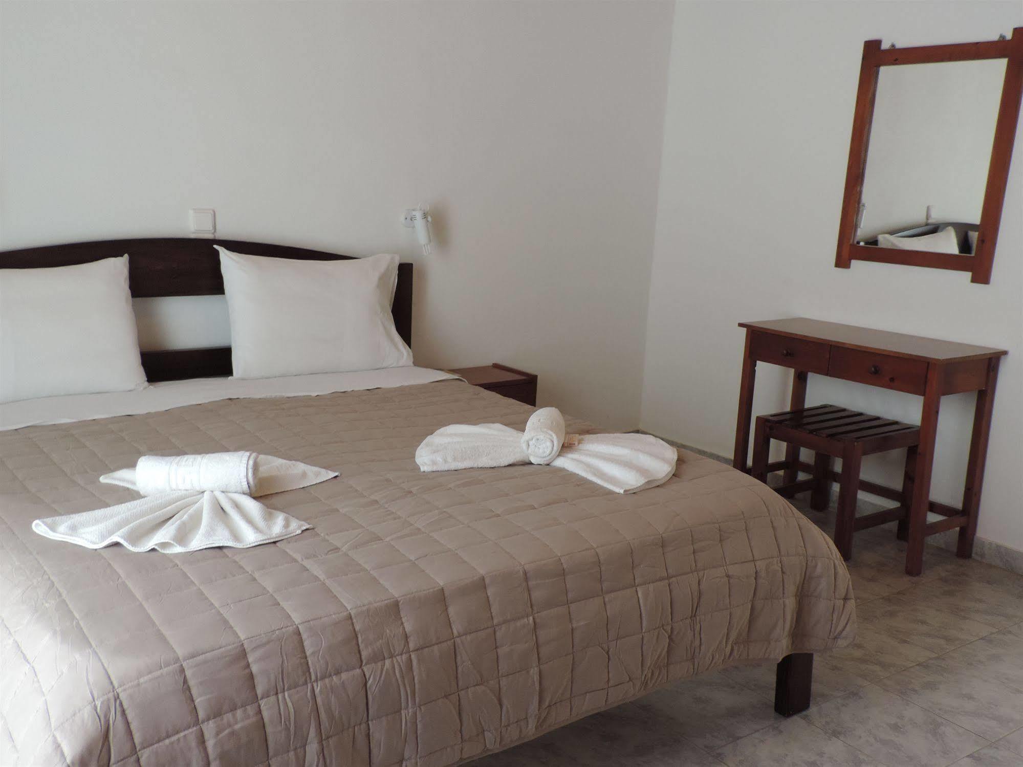 Madares Hotel Loutro Exterior photo