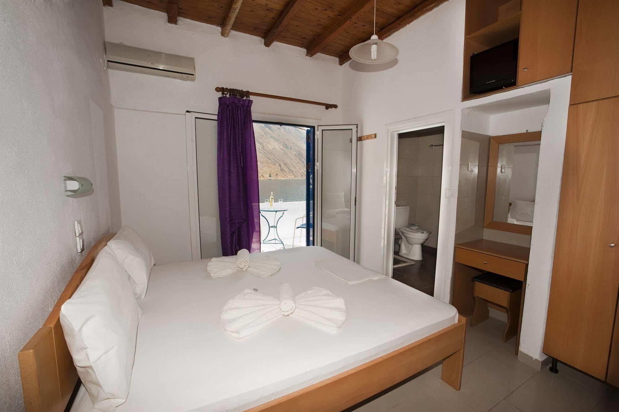 Madares Hotel Loutro Exterior photo
